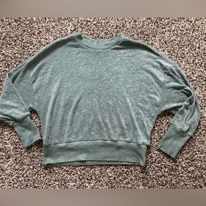 Old navy petite medium crop top